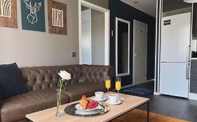 Golden Circle Suites